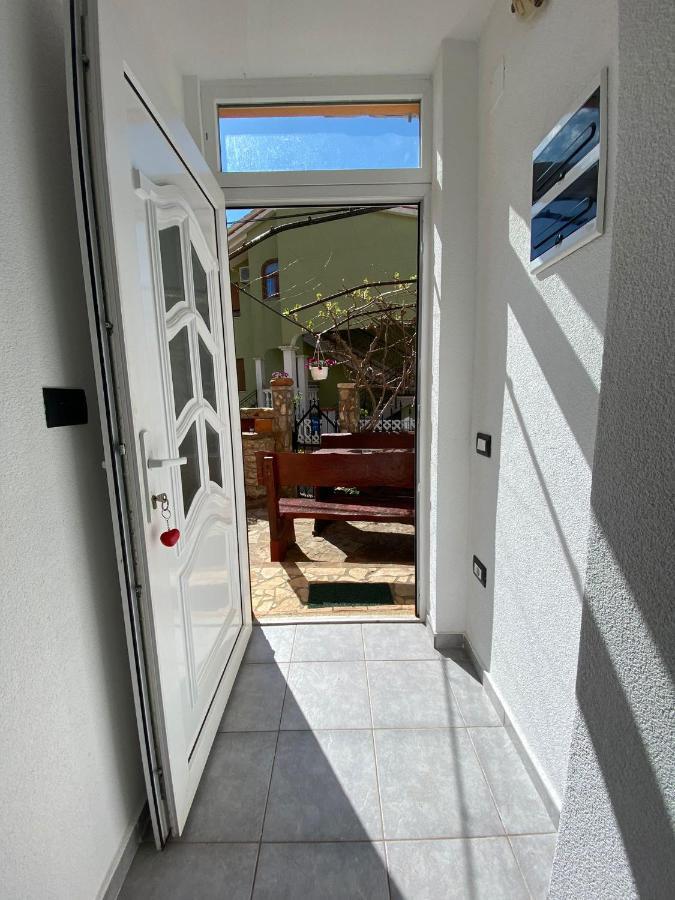Studio Apartment Elsa Galižana Exterior foto